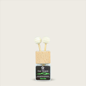 Difusor de aromas para carro GT Aromas con tapa de madera, fragancia verde, fondo claro.